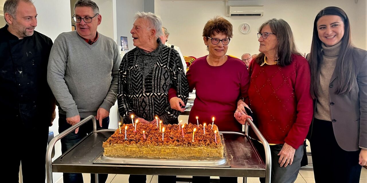 ANNIVERSAIRE CENTENAIRE AU RESTAURANT DES SÉNIORS